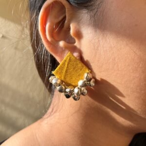 MELLOW YELLOW STUDS