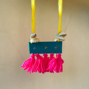 TASSEL FRINGE COWRIE NECKLACE