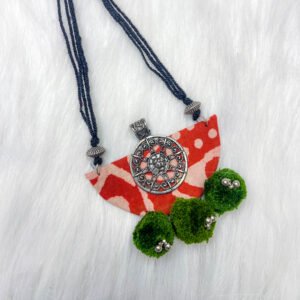 COLOUR POP POM-POM NECKLACE